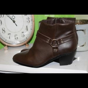 Cutie brown booties !